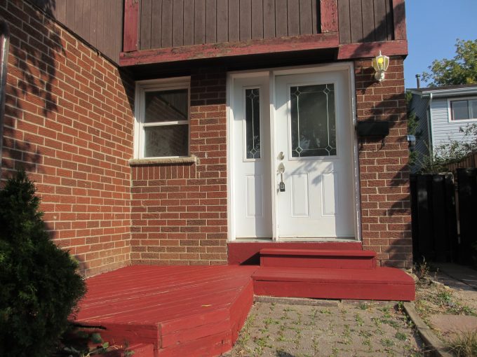 Semi House For Rent In Meadowvale Area Mississauga