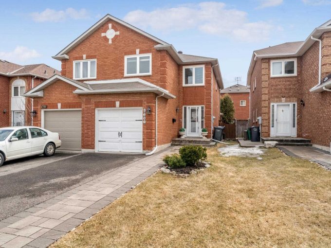 Wow Semi Detached With Best Price In  Mississauga